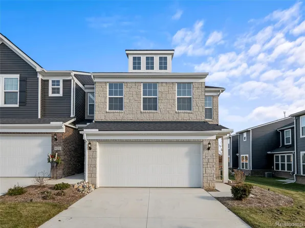 4032 Nottingham Cir, Clarkston, MI 48346