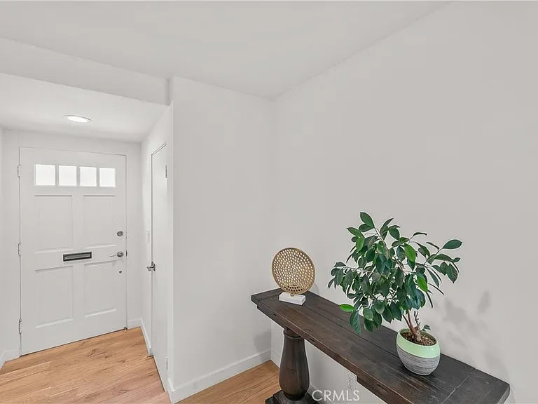 4745 S La Villa Marina #J — Photo 2