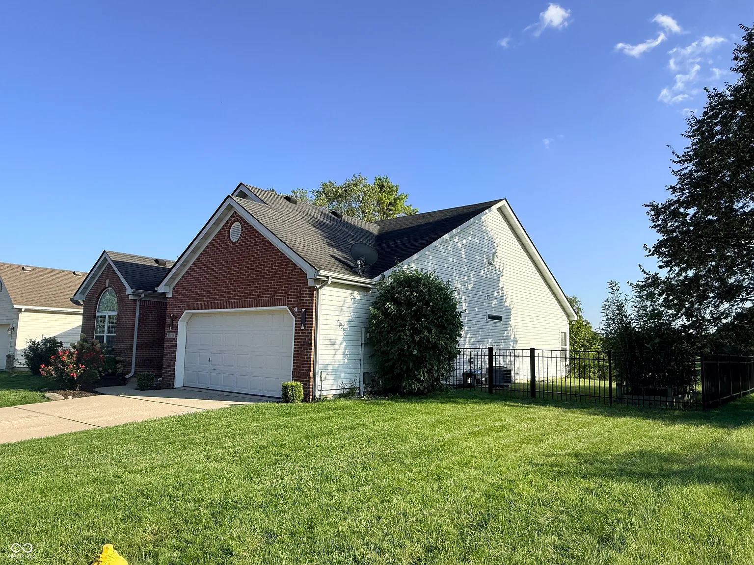3 bed, 2.0 bath, 1598 sqft, $2,500 — Photo 2