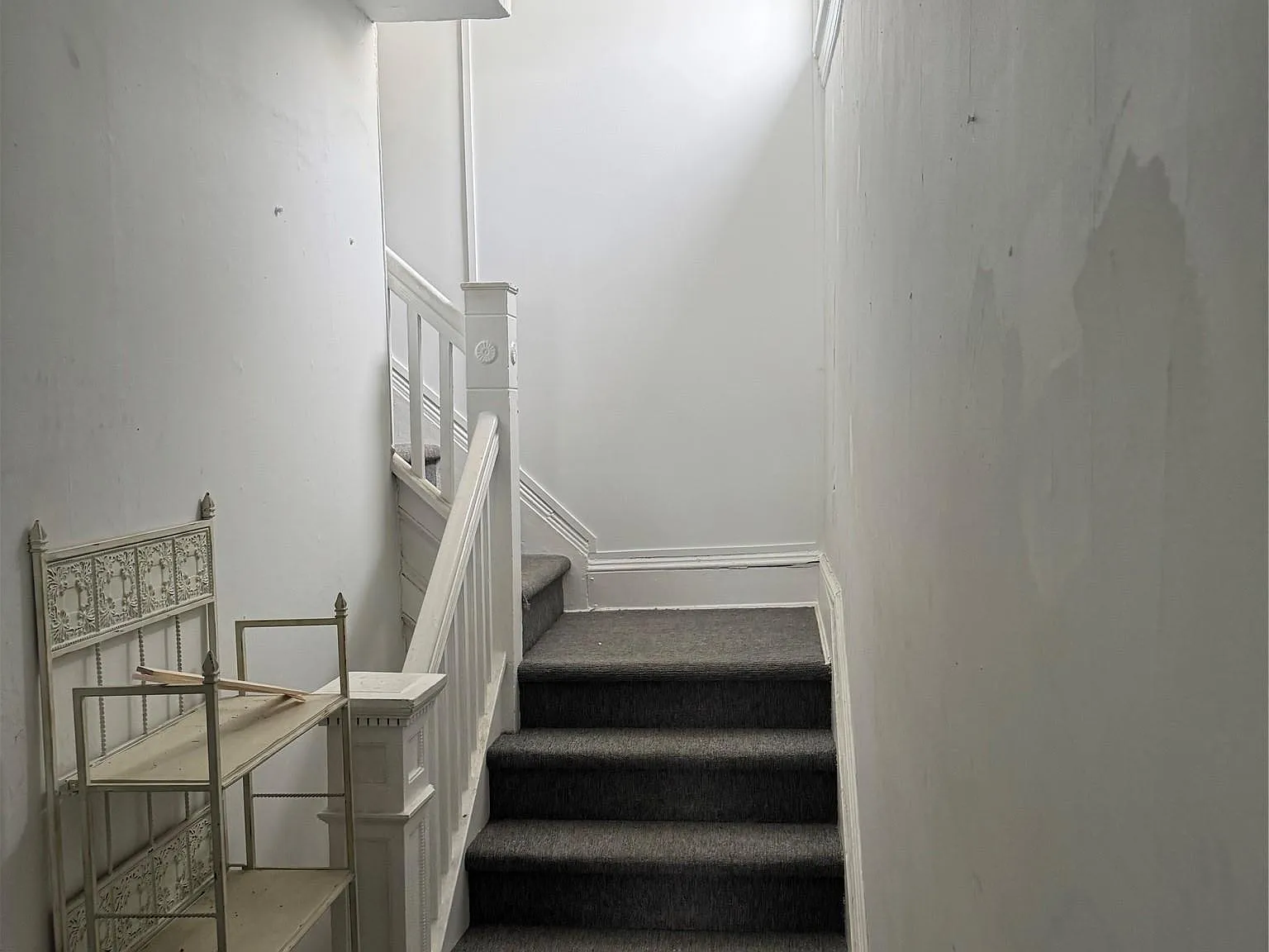 2 bed, 1.0 bath, 1939 sqft, $2,600 — Photo 2