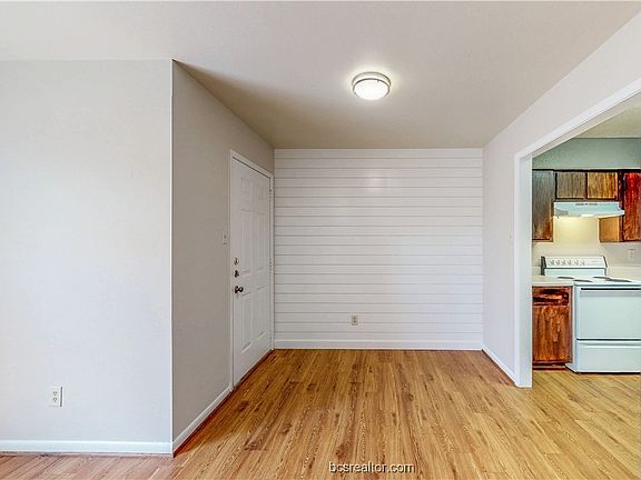 3rd image of 2807 Longmire Dr APT C