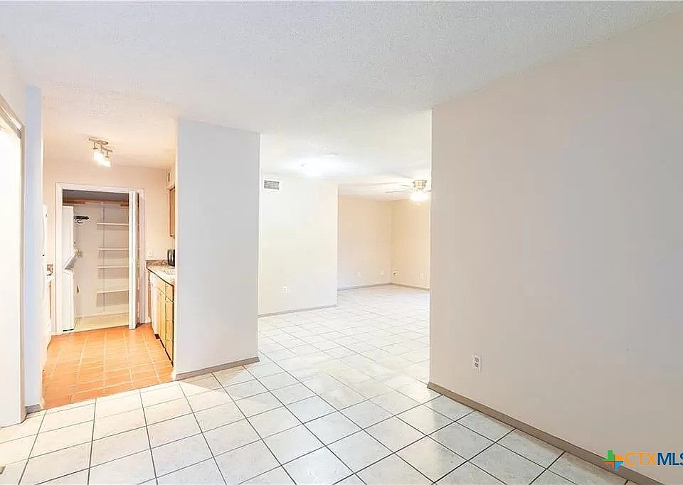 1st image of 402 Fredericksburg St #1