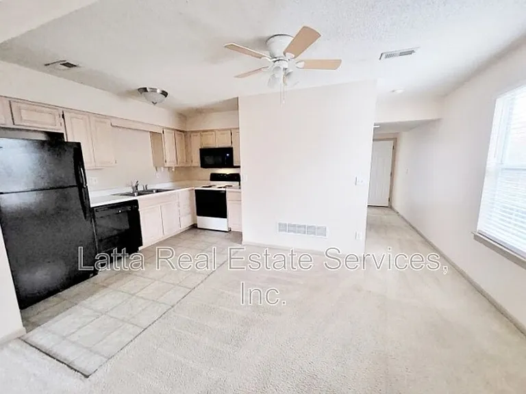 3210 SW Iron Creek Dr — Photo 5