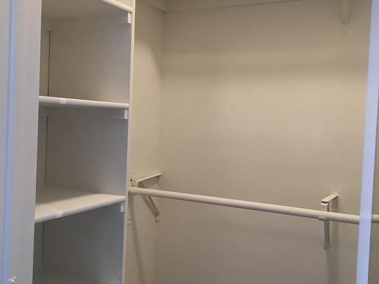 Catalina Apartments — Photo 26