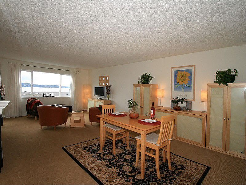 The living area has plenty of room for guest.