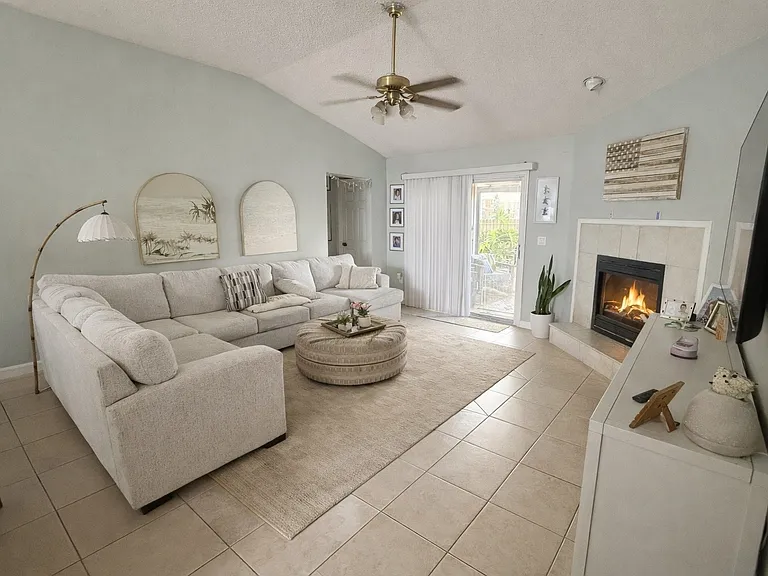 3376 International Village Dr W — Photo 8