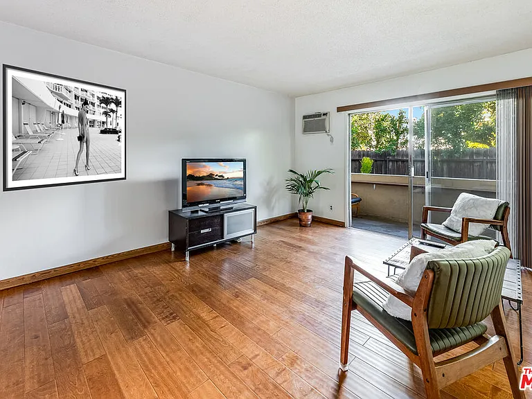 5919 Chula Vista Way #6 — Photo 5