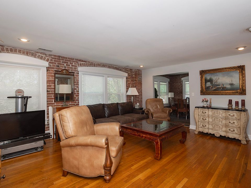 1st image of 1812 1/2 W 45th St #1812-1/2