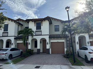 8875 NW 102nd Pl, Doral, FL 33178