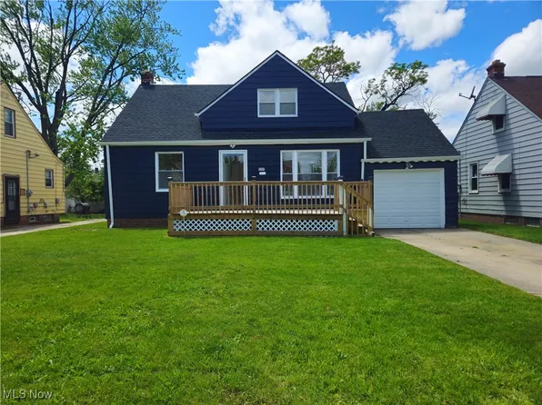 5200 Catherine St, Maple Heights, OH 44137