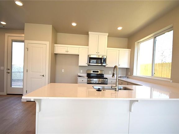 5th image of 1804 SW Casuarina Dr #1