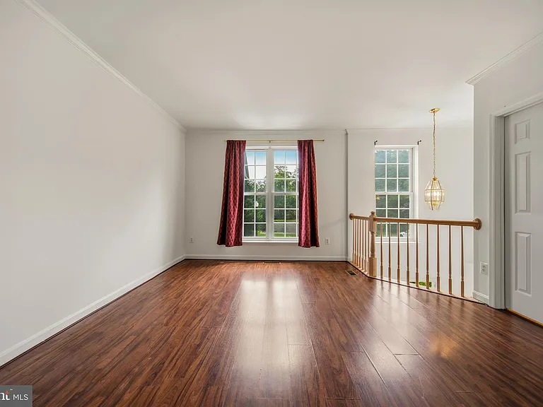 25251 Dunvegan Sq — Photo 7