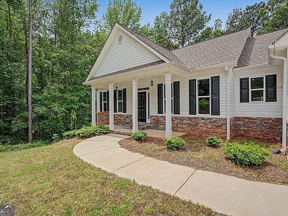 4th image of 504 Iris Way