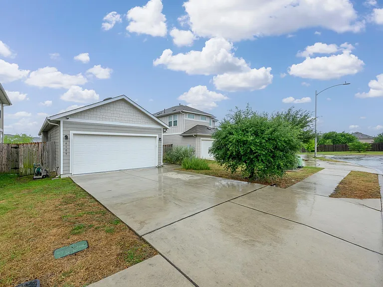 6109 Arbor Crest Ln — Photo 3