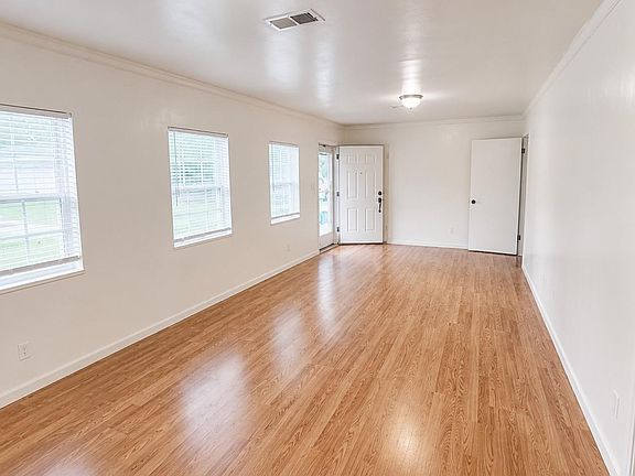 4th image of 108 Britton Dr