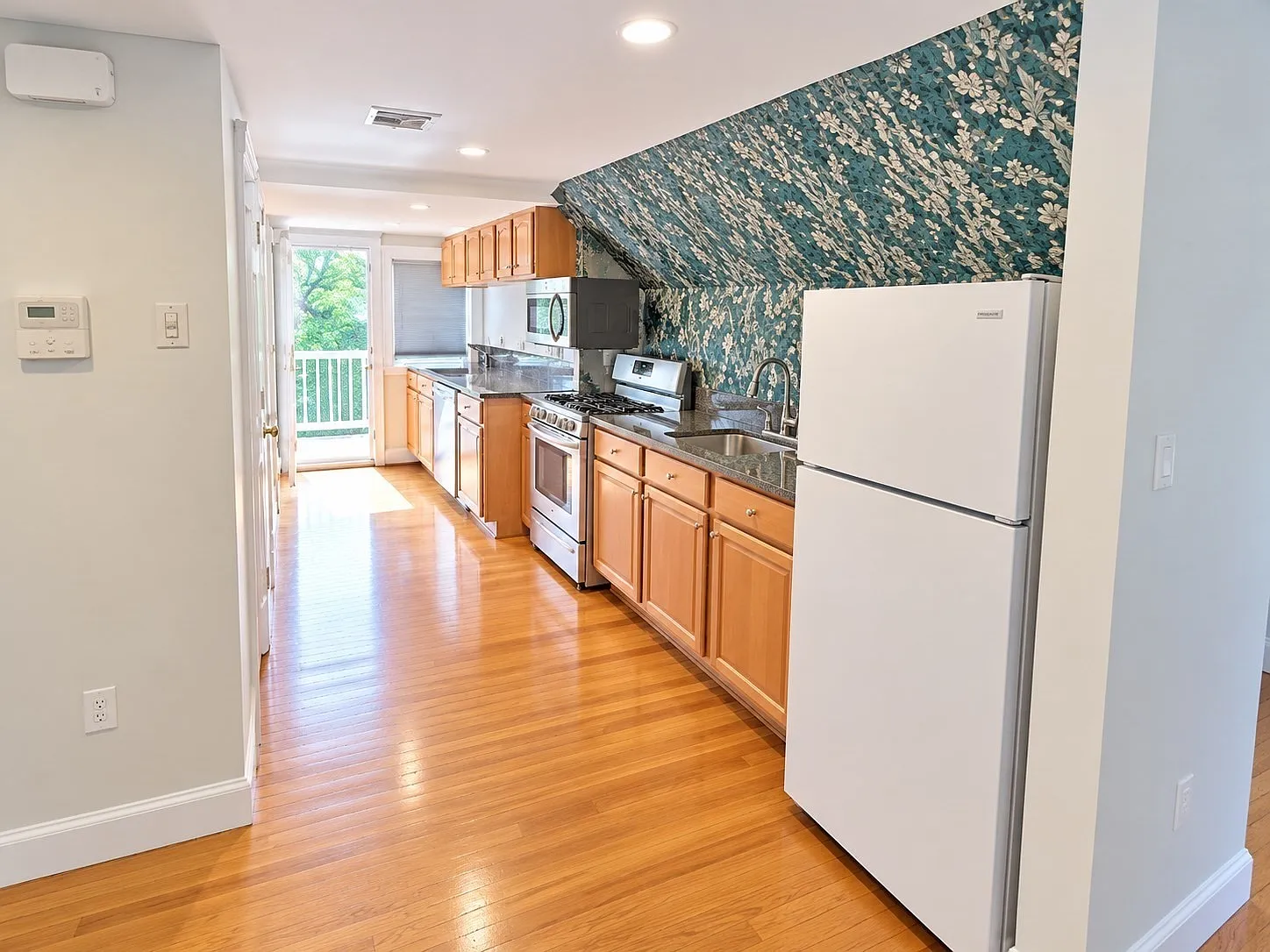 2 bed, 1.0 bath, 900 sqft, $2,300 — Photo 4