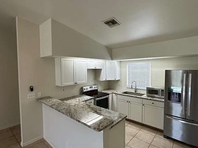 5027 Benton St — Photo 2