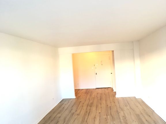 5th image of 2355 E 12th St #2X