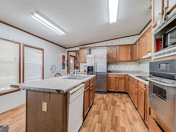 5th image of 303 Formosa Dr
