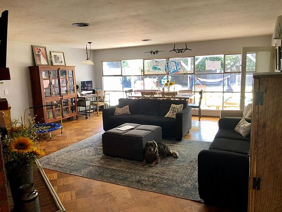 5th image of 820 Country Club Ln
