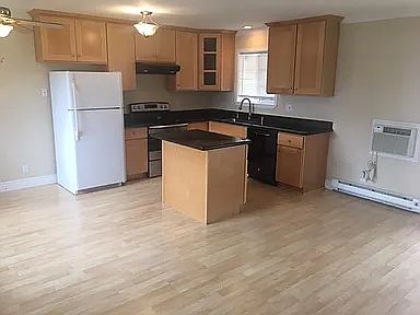 3rd image of 794 Cornell Dr #1