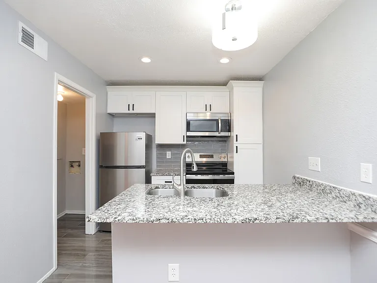 2100 Wilcrest Dr #B — Photo 7
