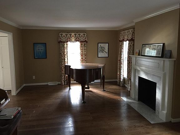 3rd image of 2055 Manor Dr