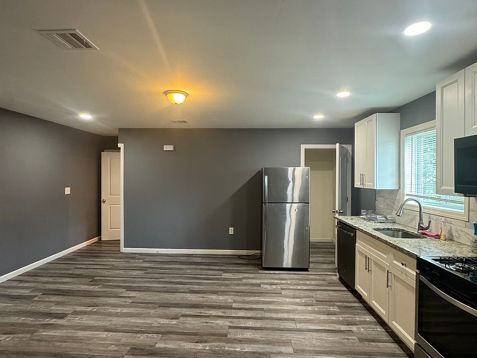 1st image of 46 Garret St #2