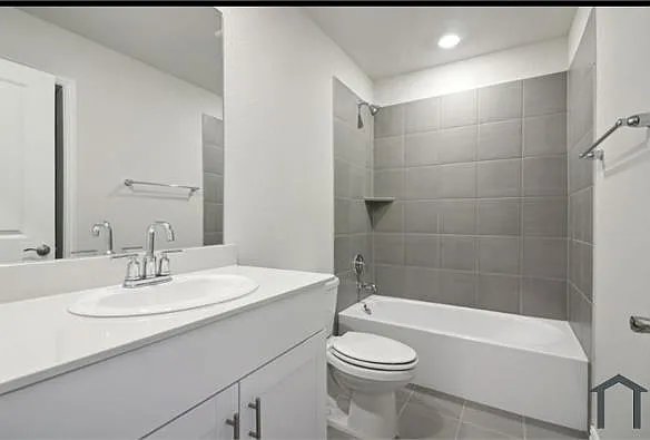 807 Easthill Dr — Photo 13