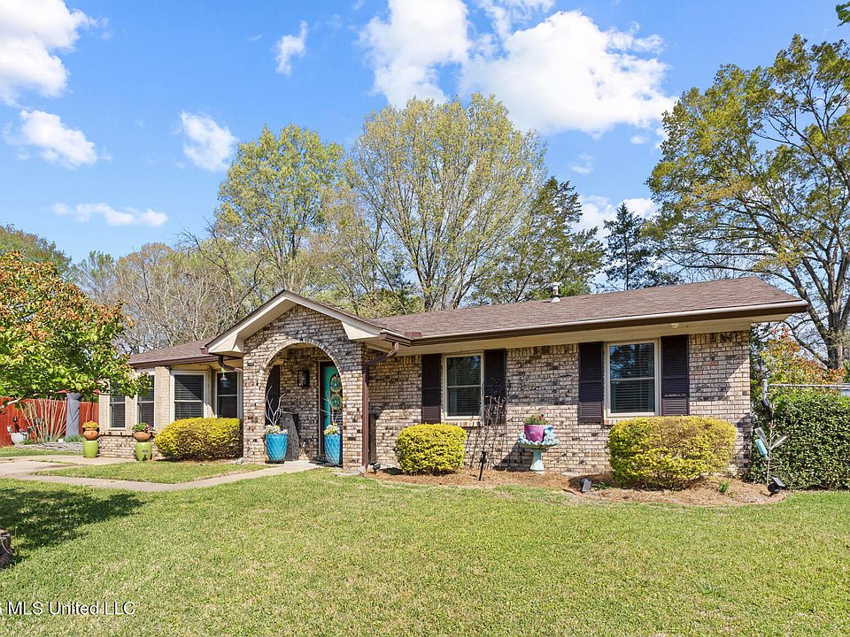 1st image of 134 Brookwood Dr