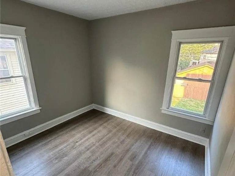1555 Cordova Ave #LOWER — Photo 6