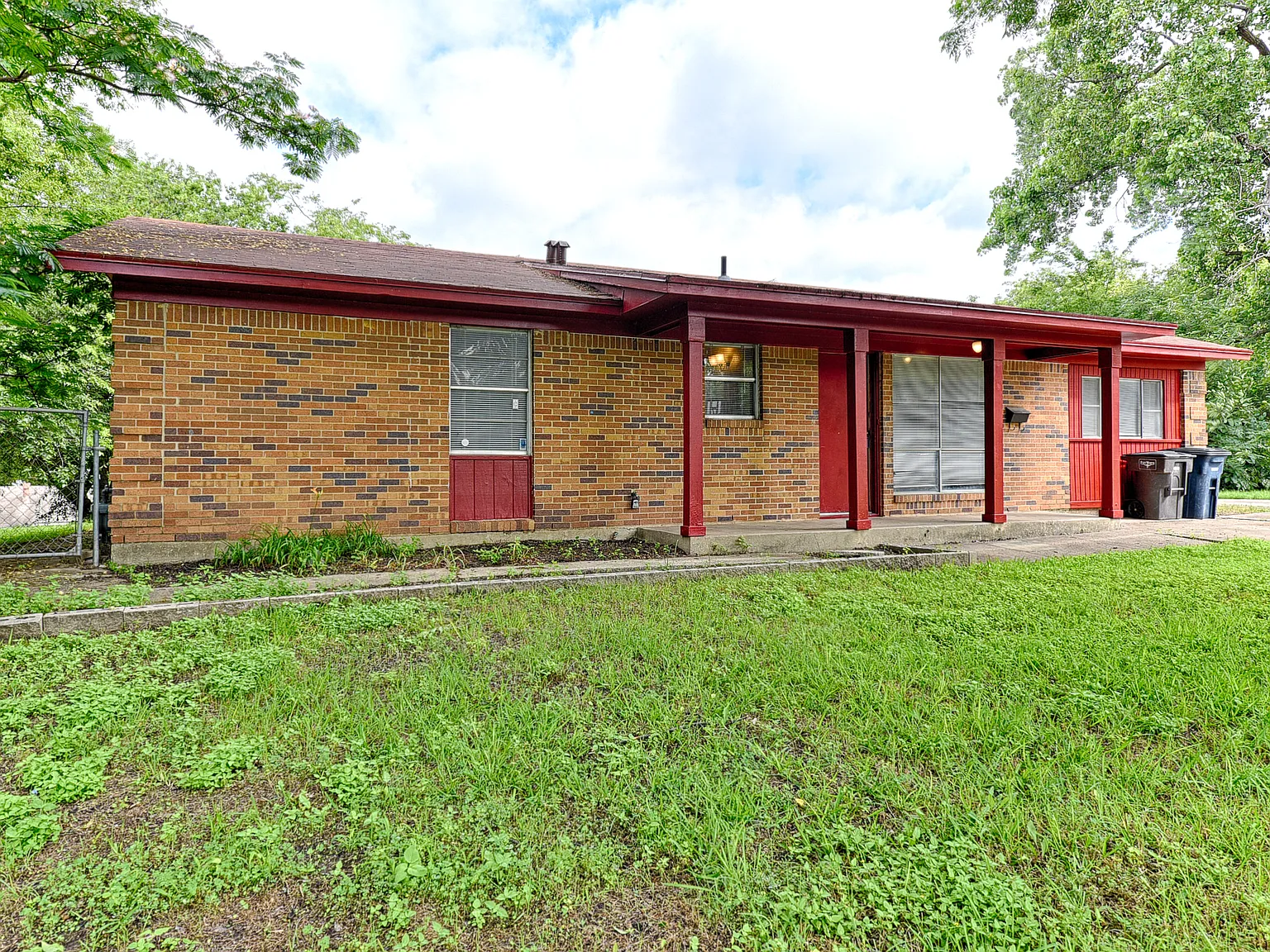 3 bed, 1296 sqft, $1,500 — Photo 2