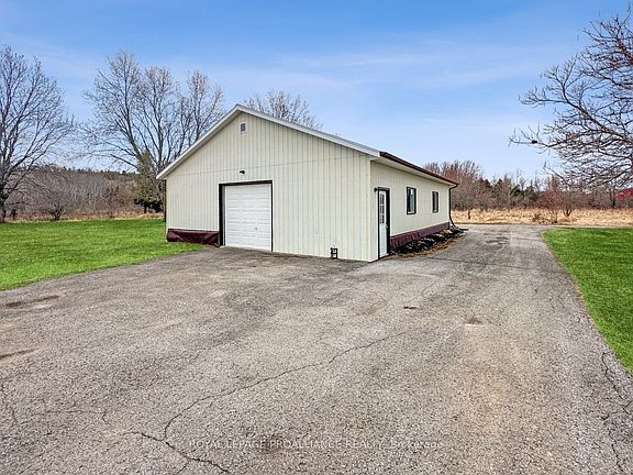 4th image of 305 Valley Rd