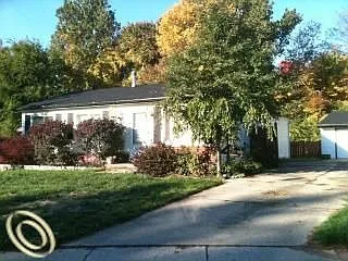 15612 Springhill St photo 1