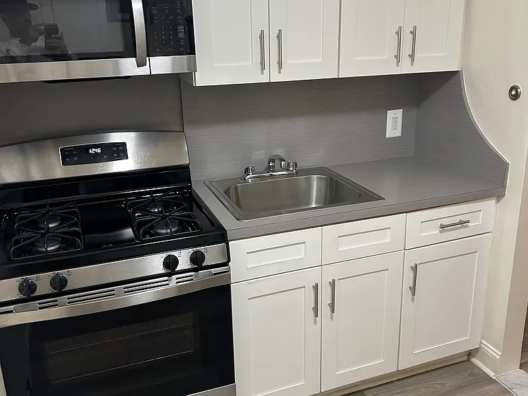 528 Howard Ave #1B — Photo 2