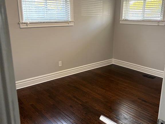 5th image of 23245 Berkley Ave