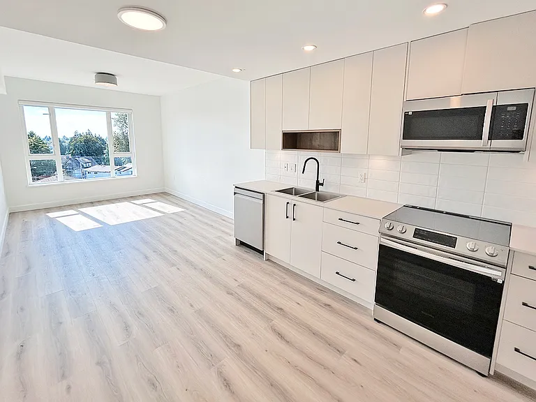 3068 Kingsway — Photo 4