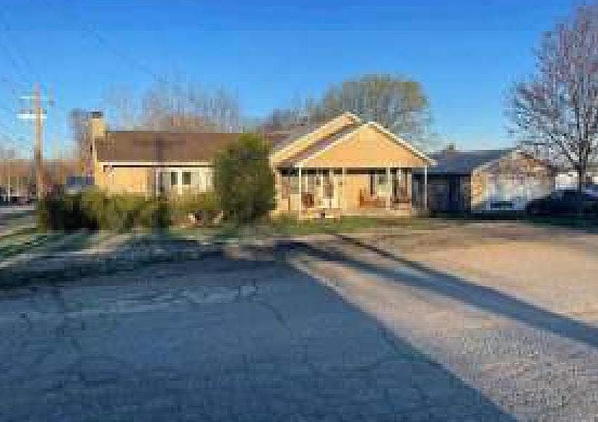 1st image of 800 5th St