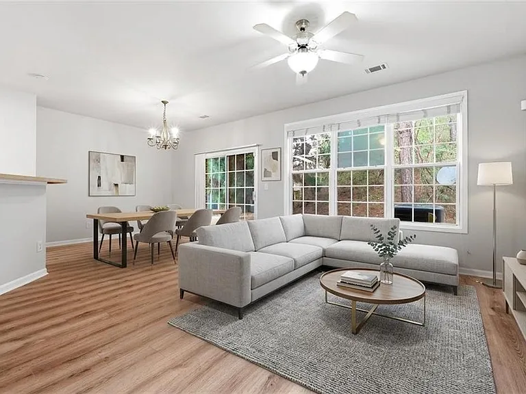1006 Ivydale Cir — Photo 2