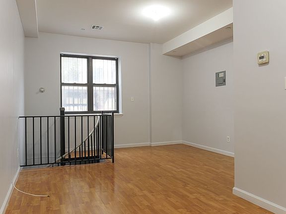 3rd image of 888 Myrtle Ave APT 1A