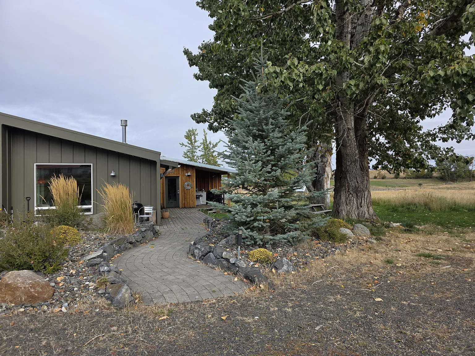 3 bed, 1565 sqft, $1,650 — Photo 1