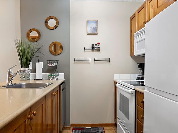 5th image of 3190 Creekside Way #215