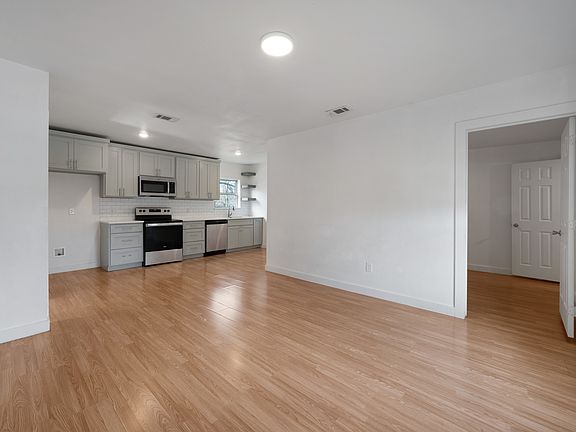 2nd image of 3214 King St