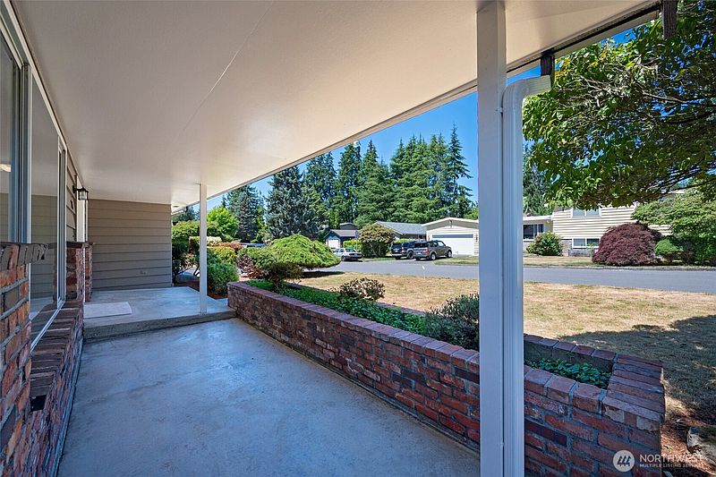 5th image of 305 NW 198th Street