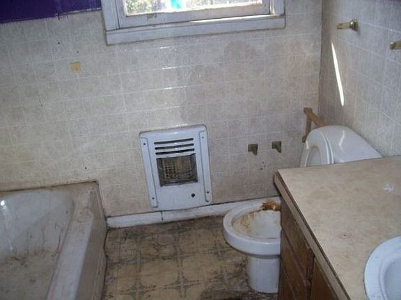 3rd image of 2033 Glenda Ave