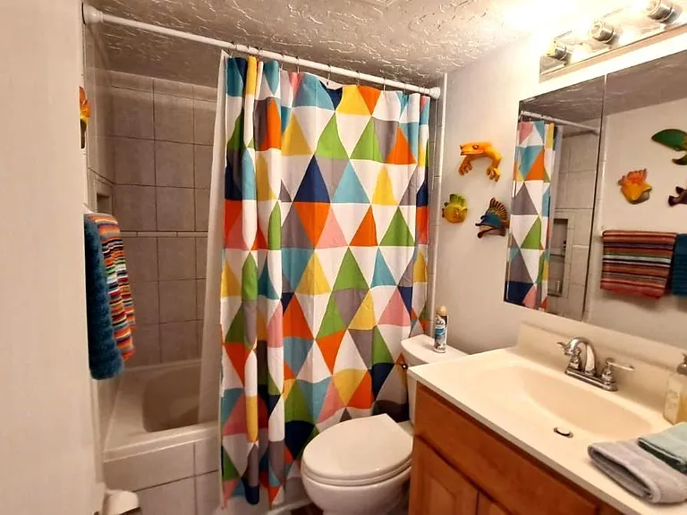 Full Bath with Tub/Shower Combo