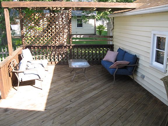 2nd image of 745 Taft St