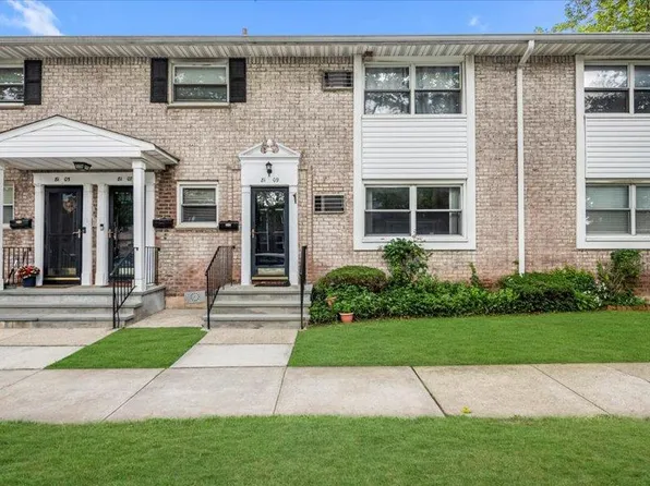 81-09 Langdale Street #217A, New Hyde Park, NY 11040