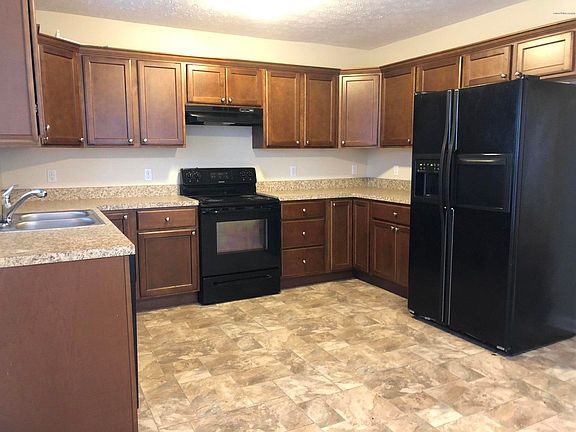 3rd image of 211 Lakeshore Dr