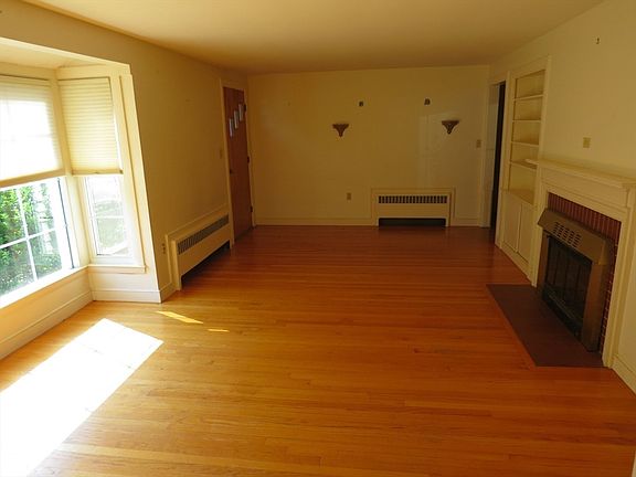 5th image of 8 School St